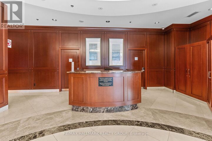 Property Photo:  200 Rideau Street 1702  ON K1N 5Y1 