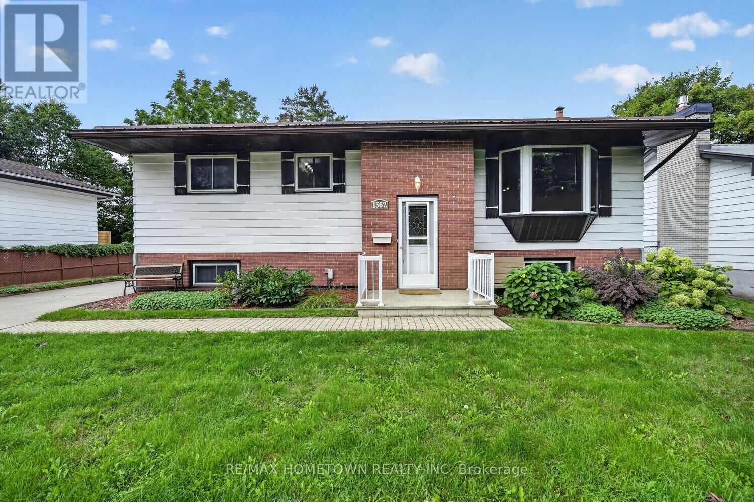 Property Photo:  1362 Windsor Drive  ON K6V 3H9 