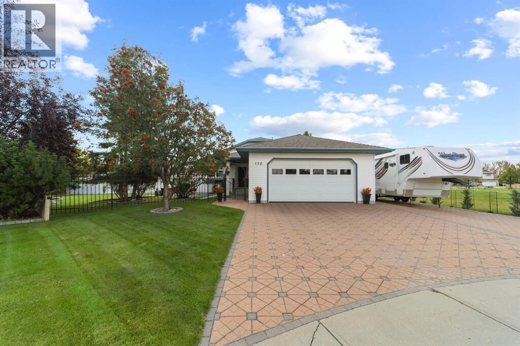 Property Photo:  112 Edgewood Close  AB T4V 4N9 