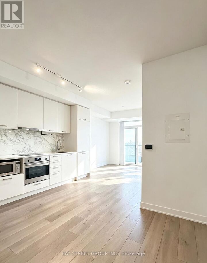 Property Photo:  10 Honeycrisp Crescent 710  ON L4K 0M8 