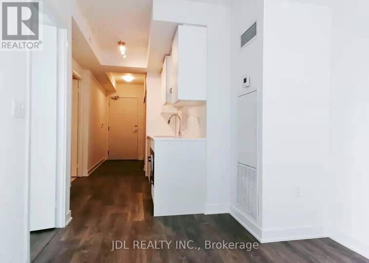 Property Photo: 99 Broadway Avenue 3008 ON M4P 0E3