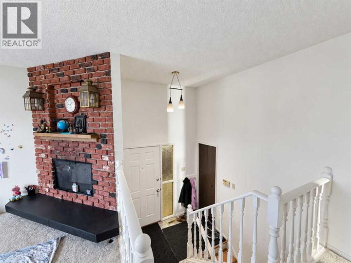 Property Photo:  668 Whiteridge Road Northeast  AB T1Y 2Y8 