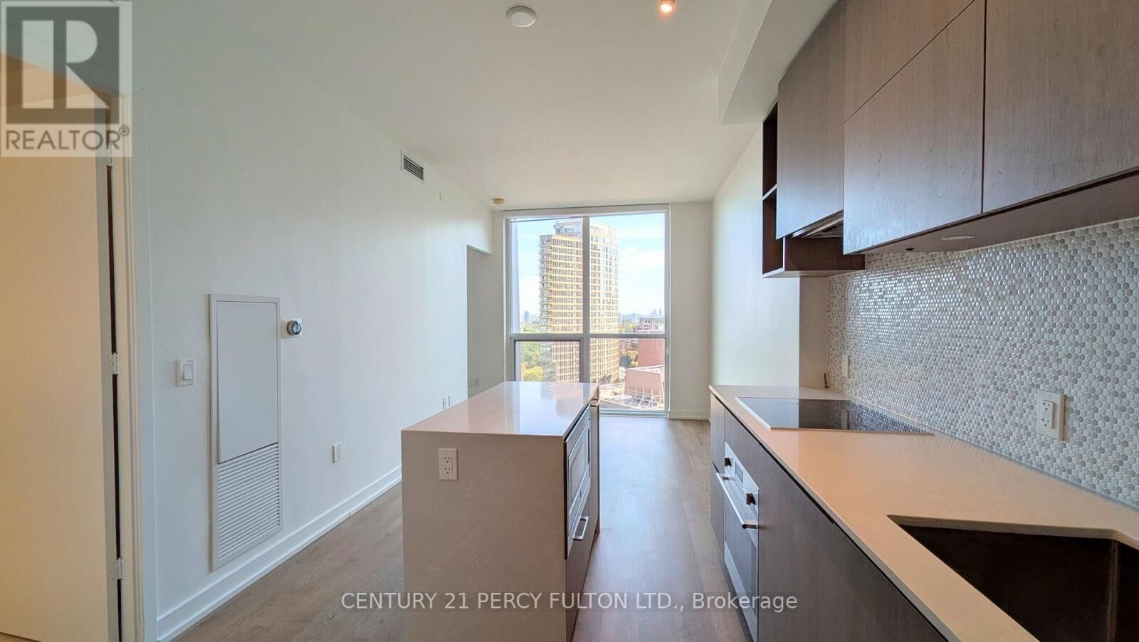 Property Photo: 1 Yorkville Avenue 1610 ON M4W 1L1