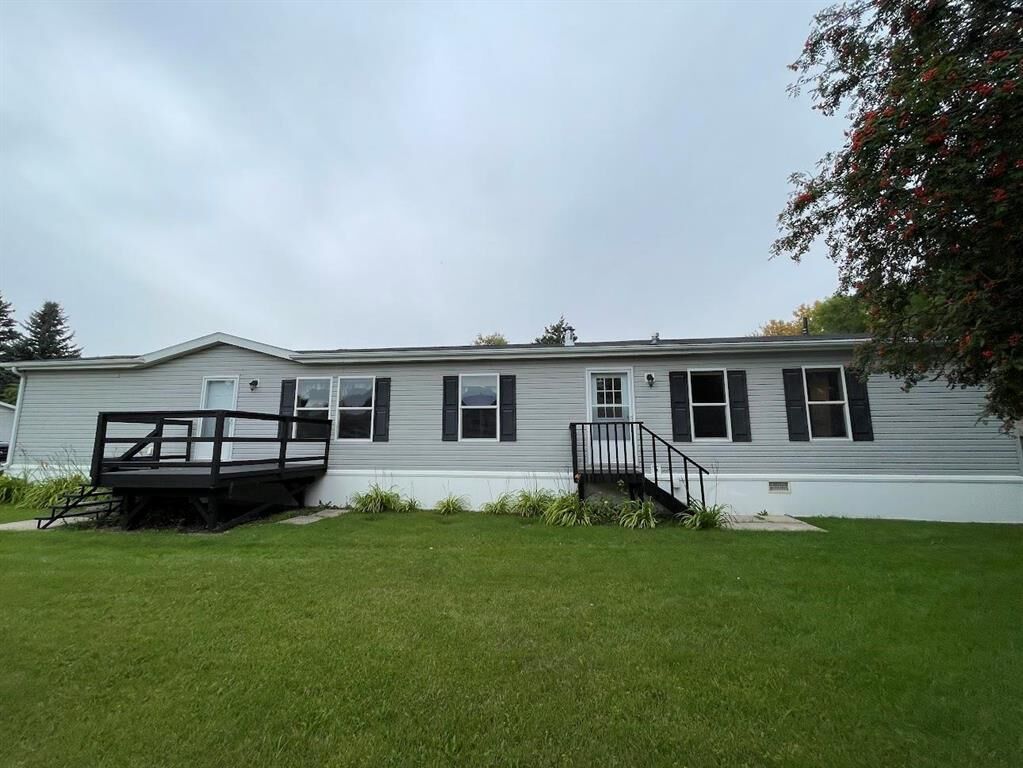 Property Photo: 20 Westpark Place MB R0J 1H0