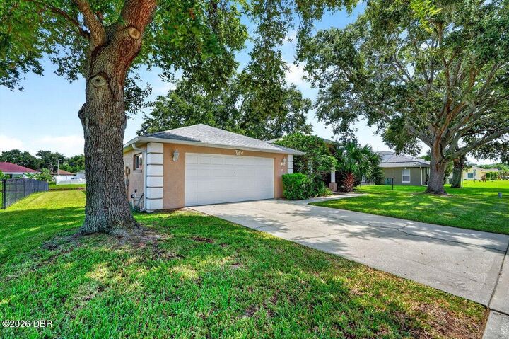 Property Photo: 5 Spinnaker Circle FL 32119