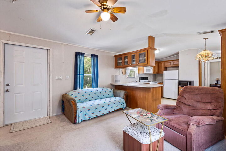 Property Photo:  464 NE 526th St  FL 32680 