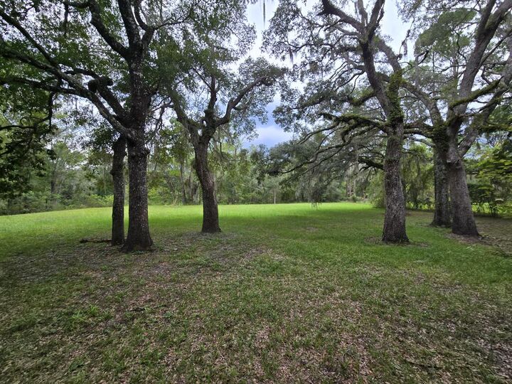 Property Photo:  2180 SE Hwy 317  FL 32680 