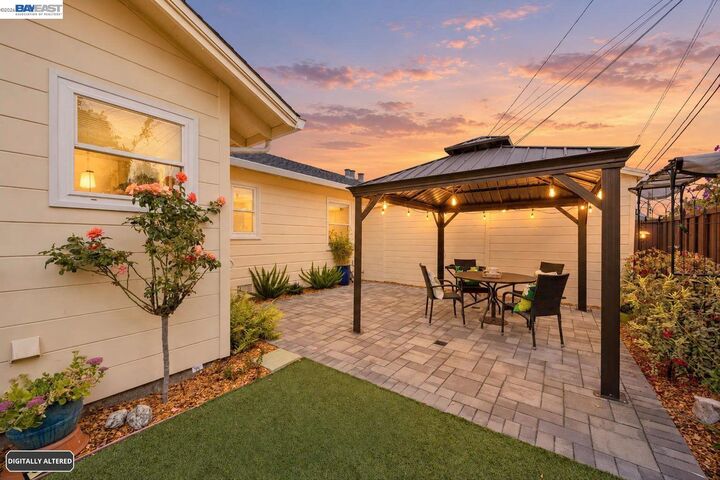 Property Photo:  104 Cypress St  CA 94501 