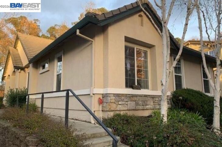 Property Photo:  5926 Linwood Common  CA 94550 