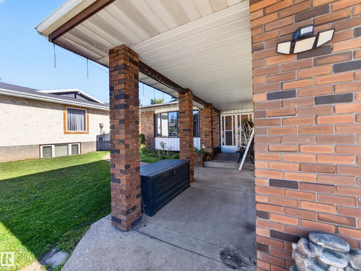 Property Photo:  3515 51 Street NW  AB T6L 1C7 