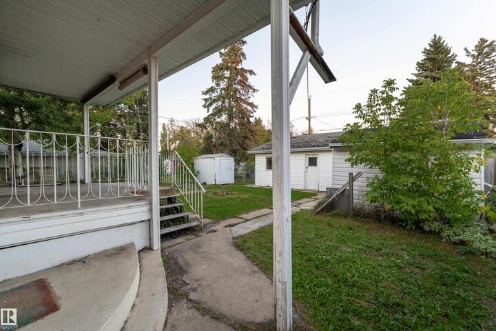 Property Photo:  9605 158 Street NW  AB T5P 2W9 