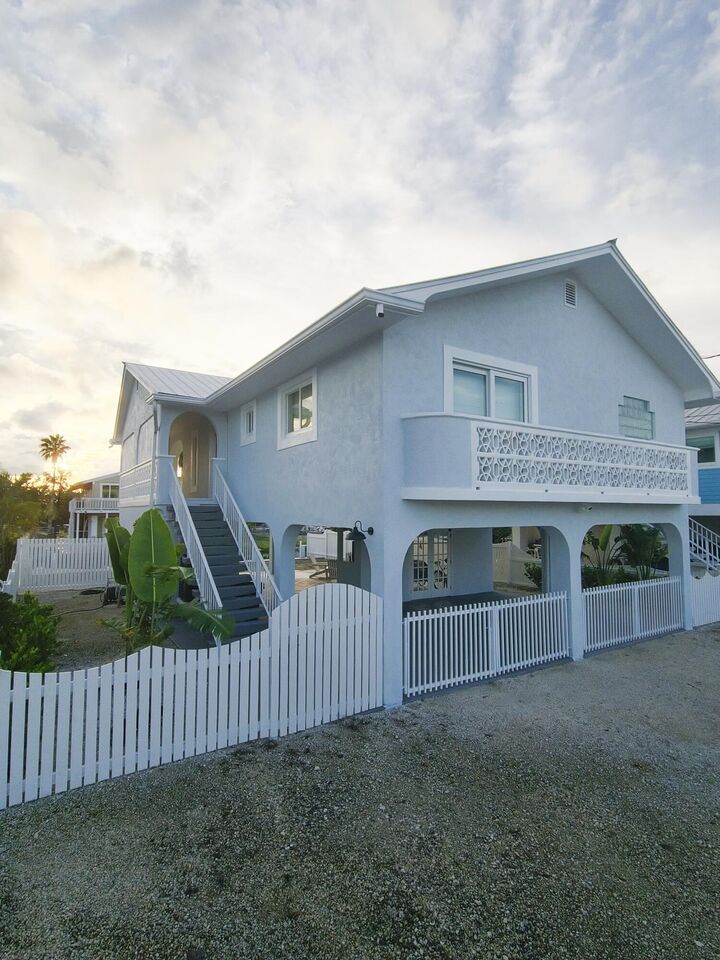 Property Photo: 3667 S Southseas Street FL 33043