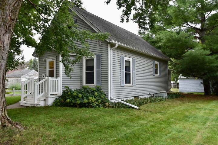 Property Photo:  209 6th Avenue  IA 51249 