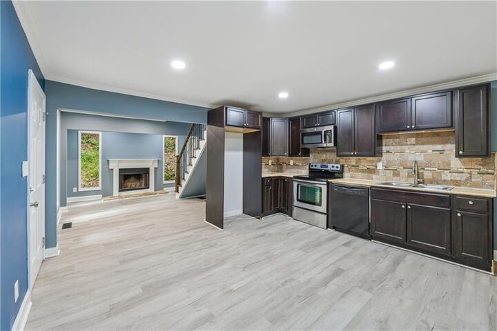 Property Photo:  1370 Eaglecreek Trail  GA 30041 