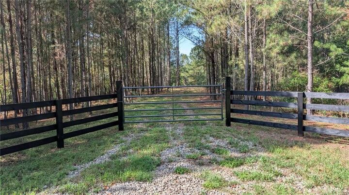 Property Photo: 1150 Ballard Rd GA 30107