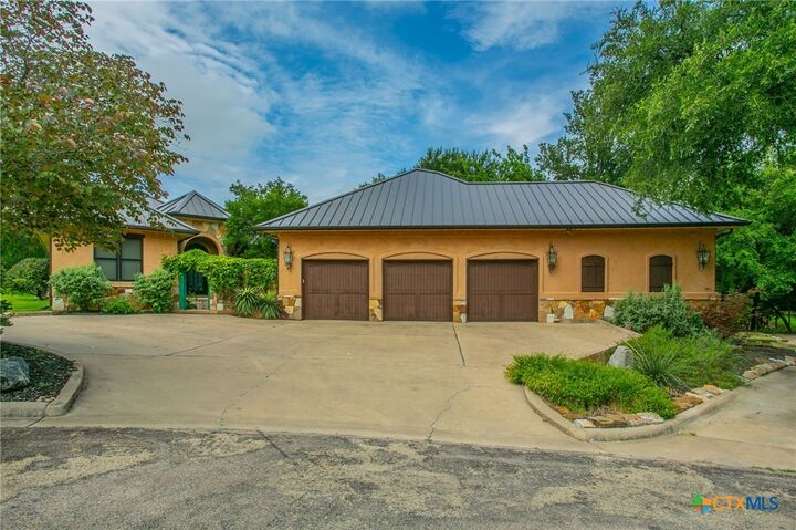 Property Photo: 1432 Arnold Palmer Circle TX 76571