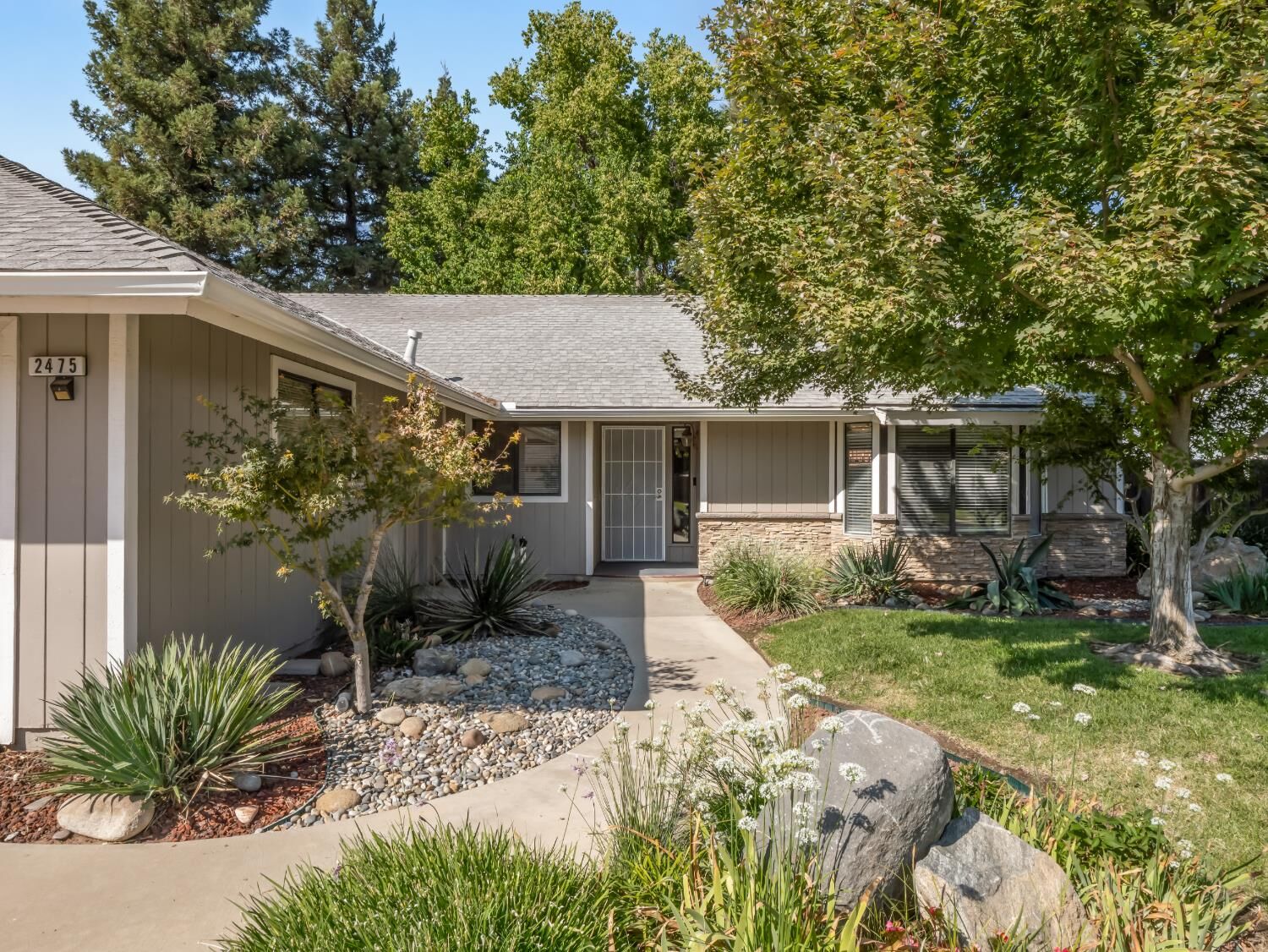 Property Photo: 2475 Dennis Avenue CA 93611