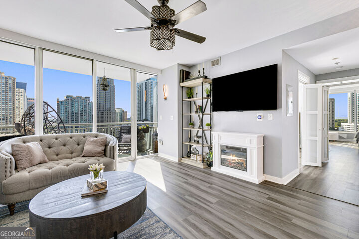 Property Photo: 3338 Peachtree Road NE Apt 1507 GA 30326