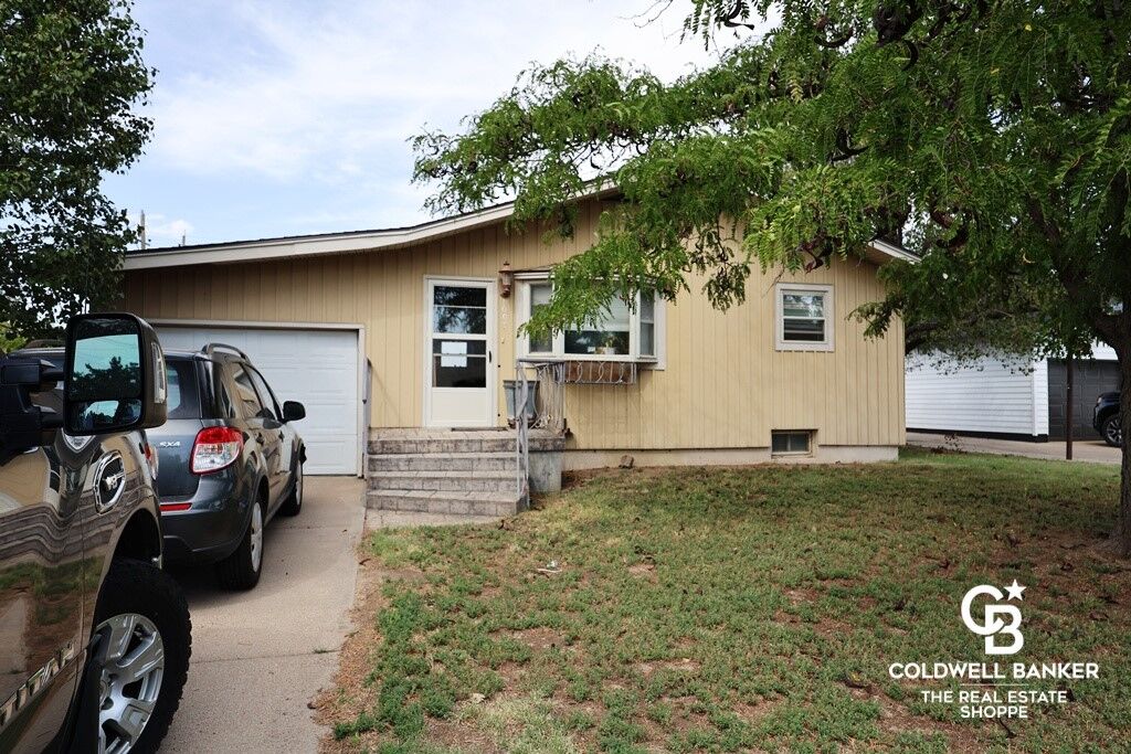 Property Photo:  1003 W Campbell Street  KS 67846 
