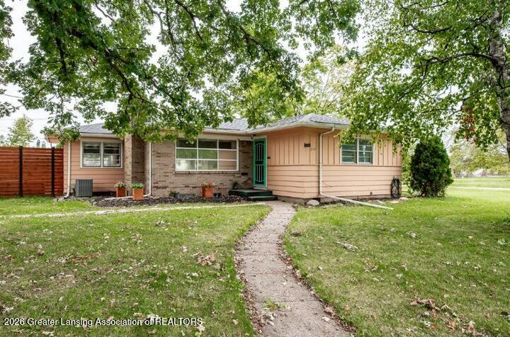 Property Photo:  2115 W Hillsdale Street  MI 48915 