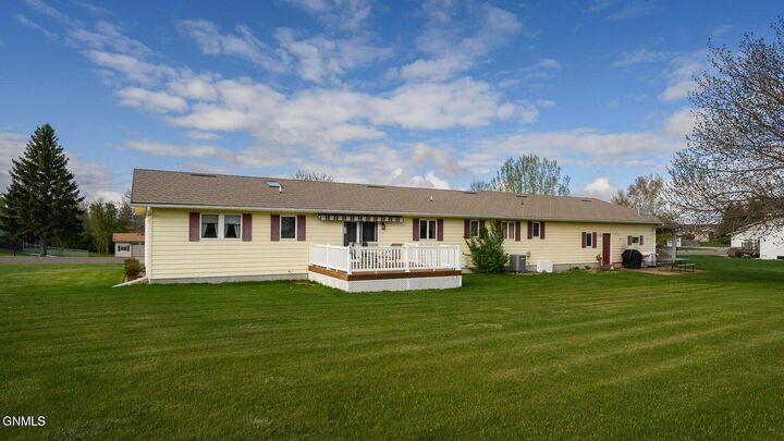 Property Photo: 1140 Chestnut Drive ND 58577