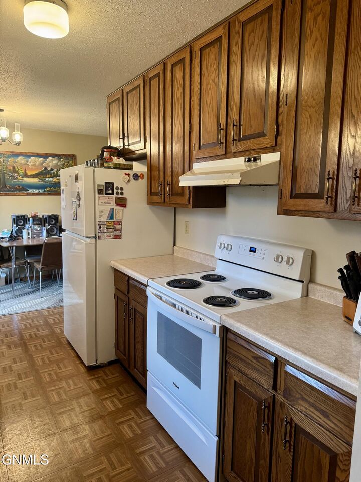 Property Photo:  1007 Blackstone Lane  ND 58523 