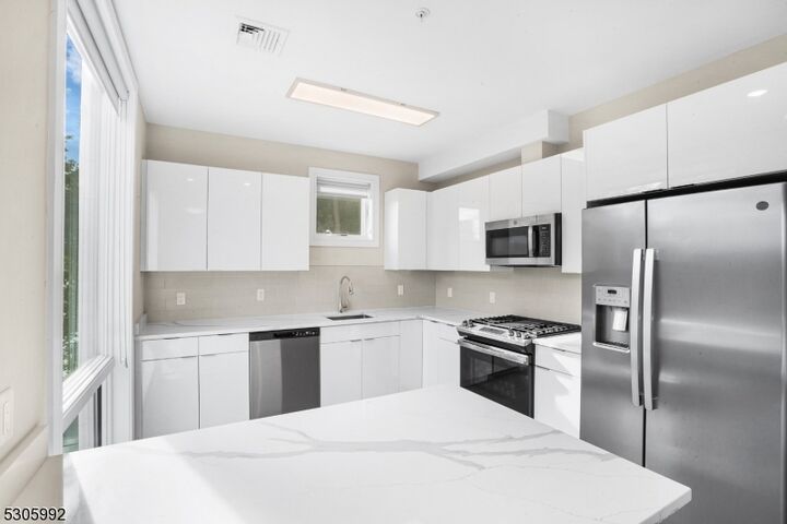 Property Photo:  42 Spring St 103  NJ 07960 