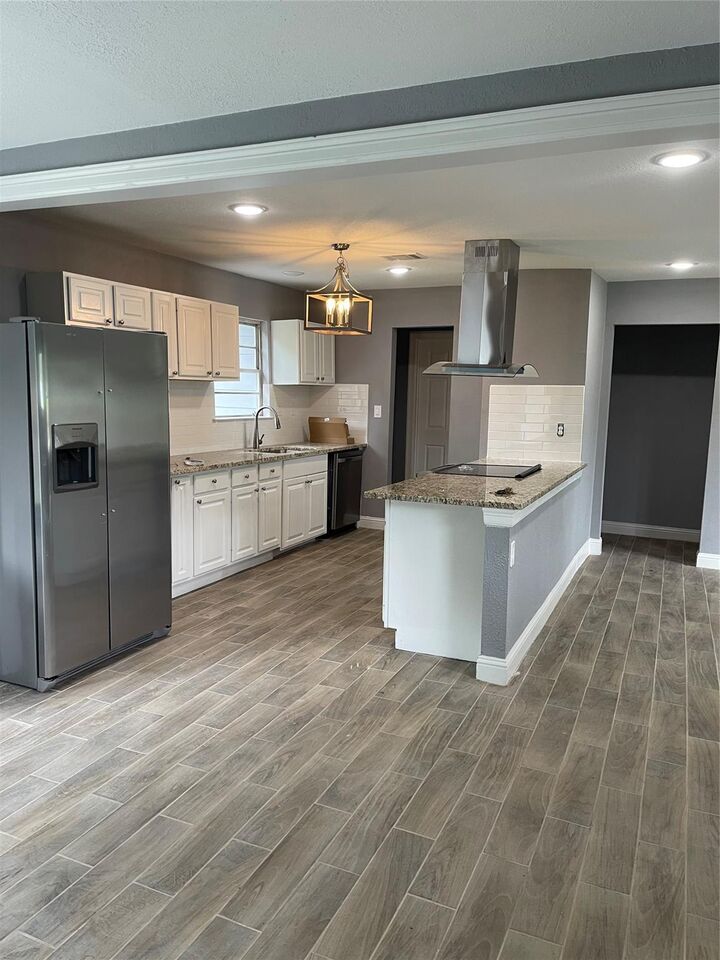 Property Photo: 919 Foster Avenue TX 77506