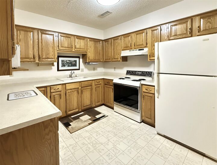 Property Photo: 401 SE Delaware Avenue 204 IA 50021