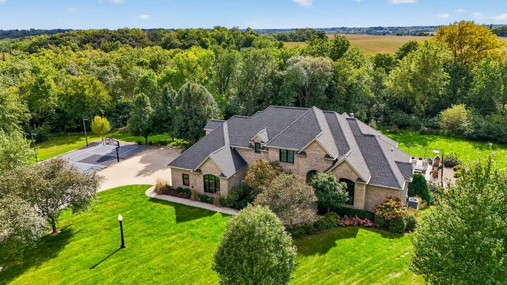 Property Photo: 3248 N 18th Avenue W IA 50208