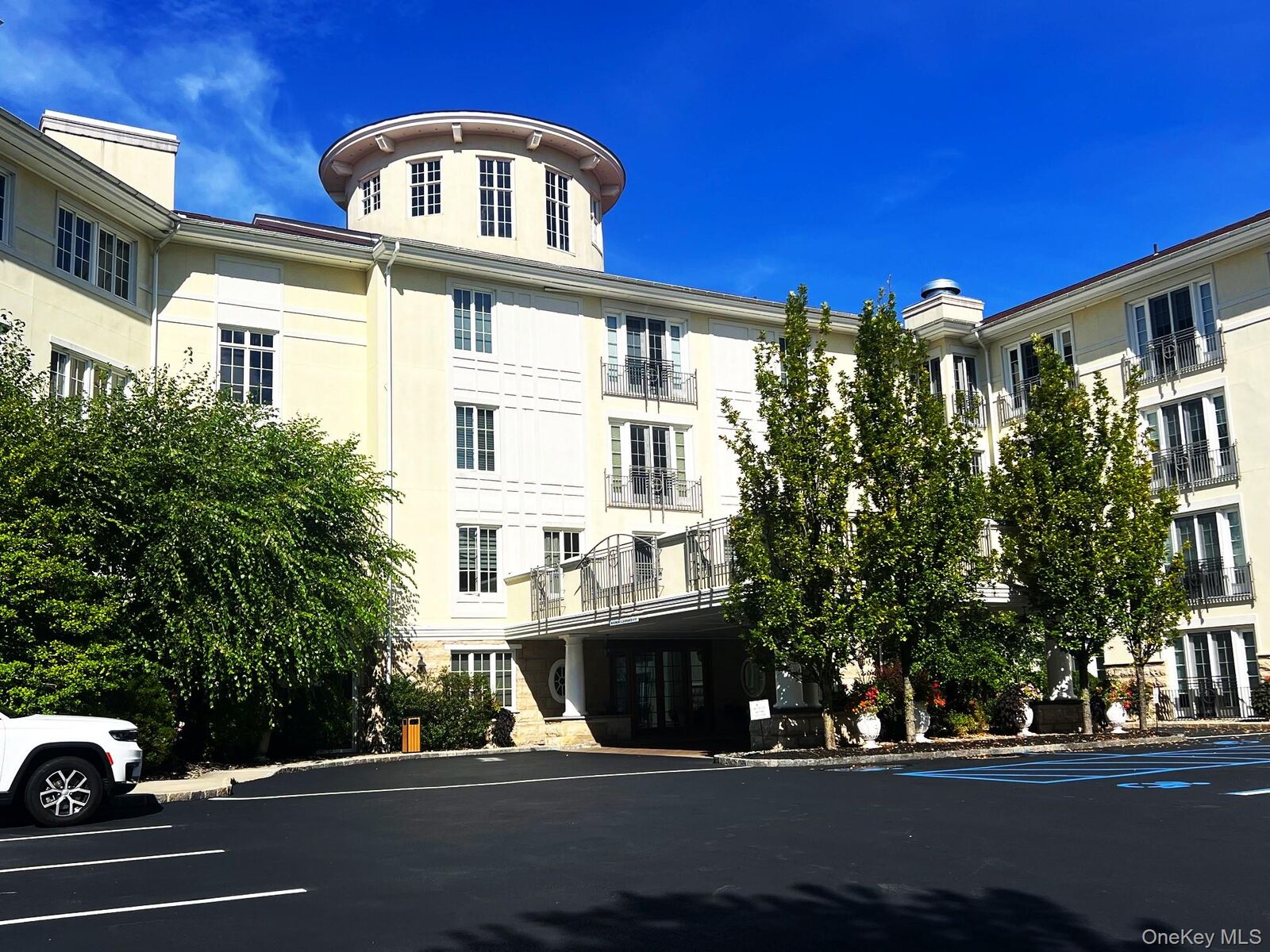 Property Photo: 420 Trump Park NY 10588