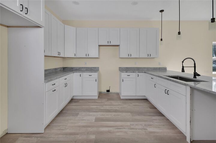 Property Photo: 700 Loomis Avenue FL 32114