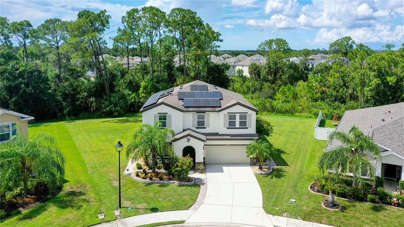 Property Photo: 15111 Las Olas Place FL 34212