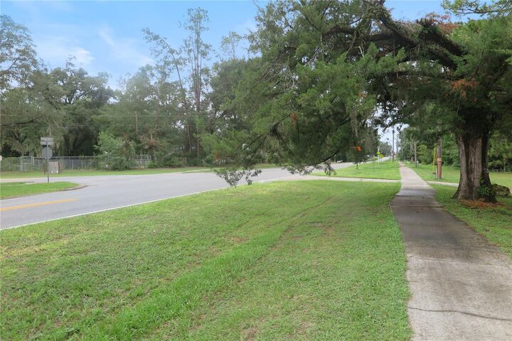 Property Photo:  23376 NW County Road 236  FL 32643 
