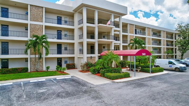Property Photo:  7461 W Country Club Drive N 408  FL 34243 