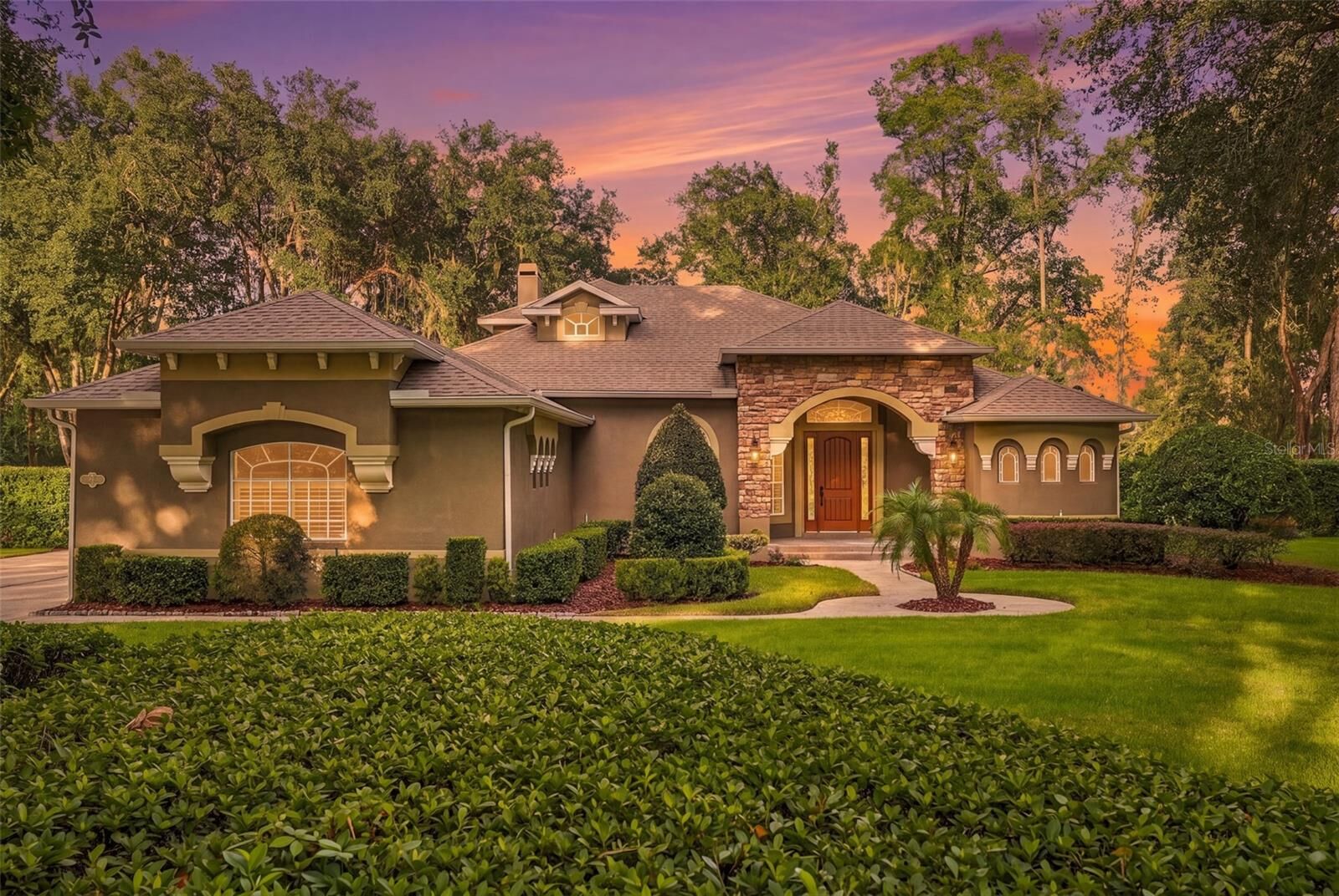 Property Photo: 8297 Day Lily Place FL 32771