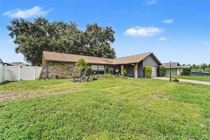 Property Photo:  7606 Willow Brook Court  FL 34667 