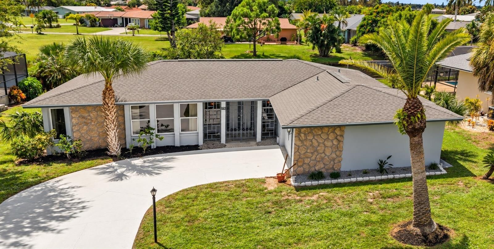 Property Photo:  160 Annapolis Lane  FL 33947 