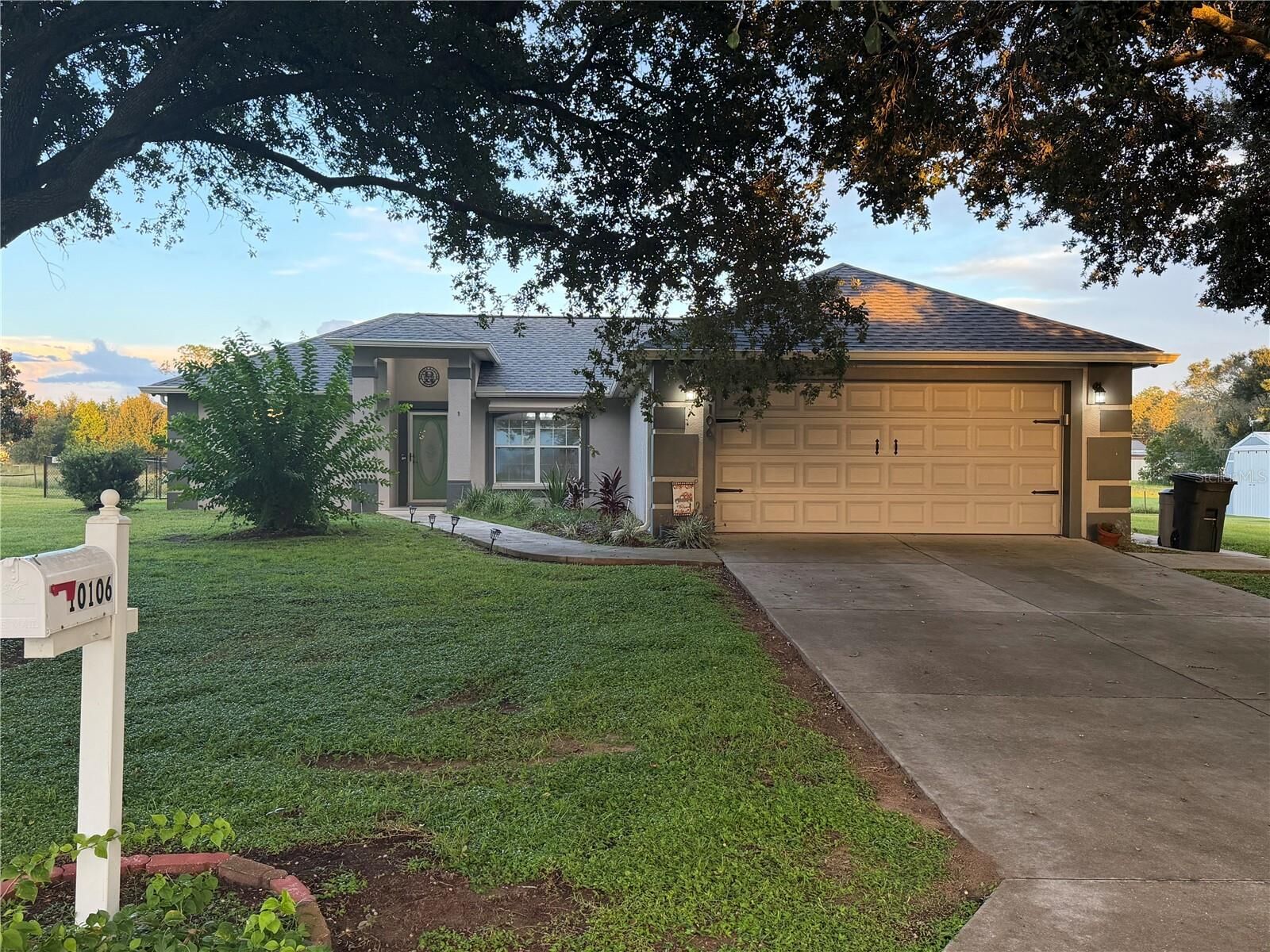 Property Photo: 10106 Dusty Hill Loop FL 33525