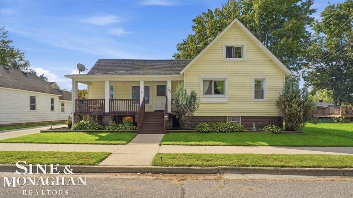 Property Photo:  709 Robertson Street  MI 48039 