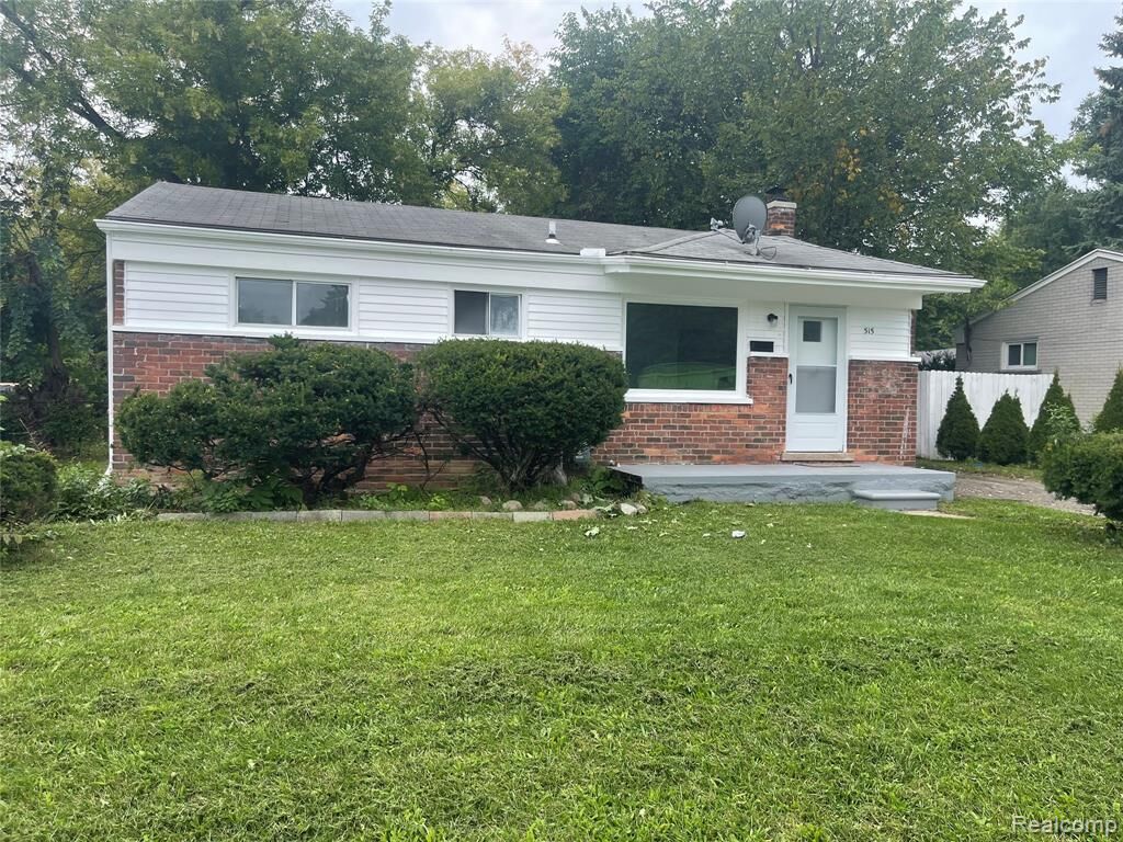 Property Photo:  515 Martin Luther King Jr Boulevard  MI 48342 1718 