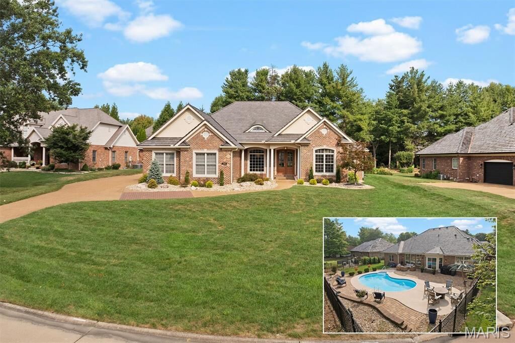 Property Photo:  1205 S Oxfordshire Lane  IL 62025 