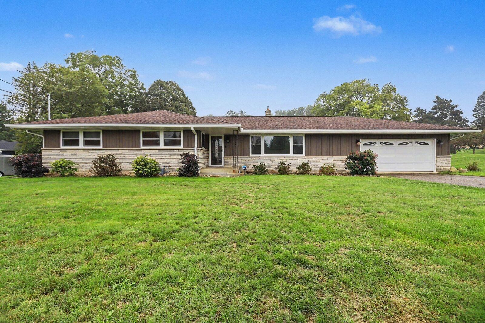 Property Photo: 128 Chapel Hill Drive MI 49015