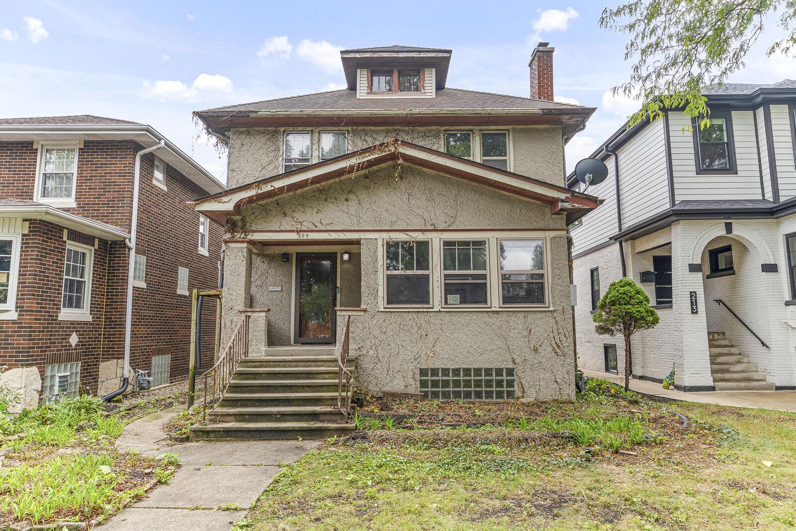 Property Photo:  209 Le Moyne Parkway  IL 60302 