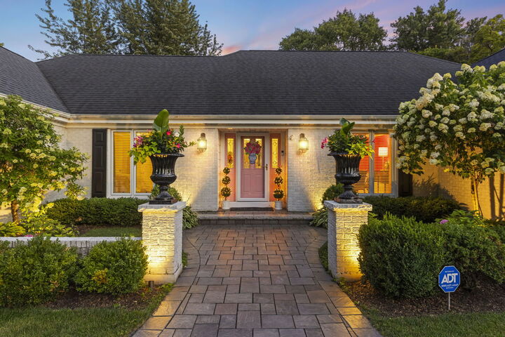 Property Photo: 1010 Thunderbird Lane IL 60563