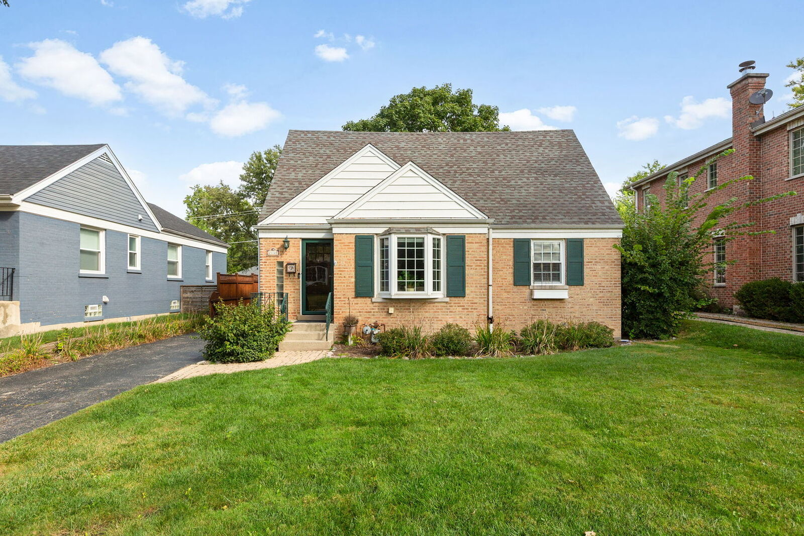 Property Photo:  2140 Walnut Court  IL 60025 