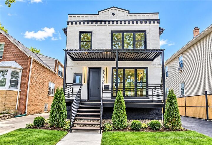 Property Photo:  4848 W Eddy Street  IL 60641 