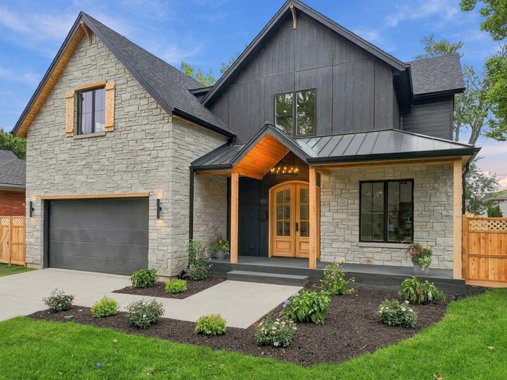 Property Photo:  810 Clover Court  IL 60025 