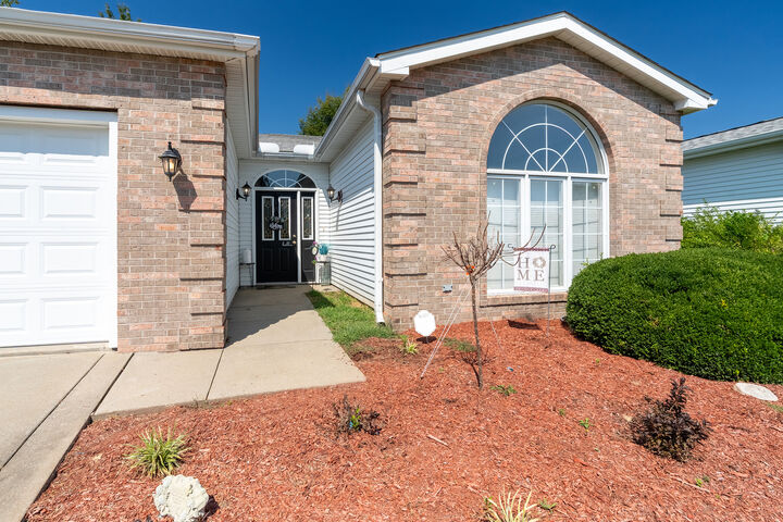 Property Photo: 1012 Villa Court IL 62901