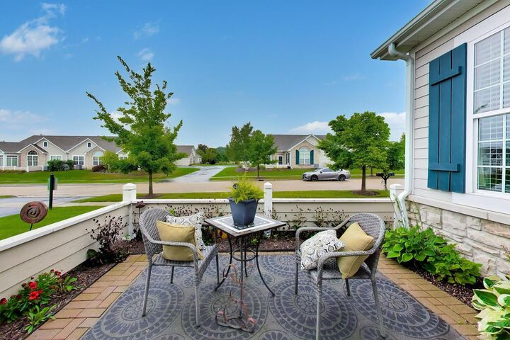 Property Photo:  610 Schumann Street 28B  IL 60098 